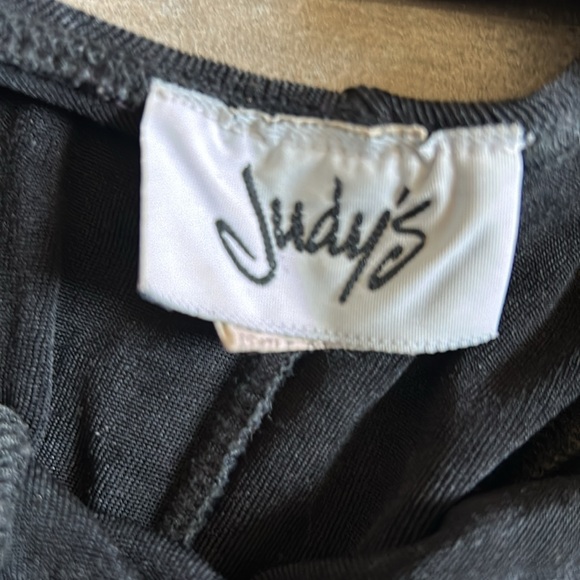 Judy’s black dress - Picture 3 of 5